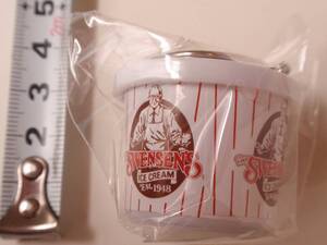 新品＆即決！アイスクリームのキーホルダー　（スウェンセンズ　SWENSENS）