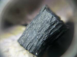 中国　テクタイト　隕石の一種　地球外物質が地上に衝突した際、その衝撃で出来た物質　定型外発送