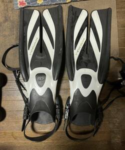 ツサ　ＴＵＳＡ　ダイビング用の足ヒレ　フローターに最強　リバレイフィンセイバー付き　美品