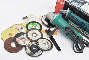 (1003M 1217M20) 1円～ makita マキタ 100mm ディスクグラインダ M957 切断機 100V 電動工具 現状品 【通電確認済】