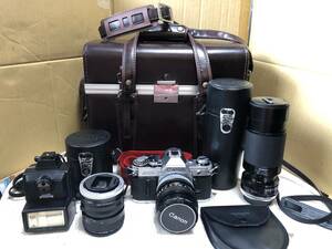 Canon キャノン　AE-1 フィルムカメラ。レンズ、ストロボ、他、ケース付き(鍵あり).まとめ売ります、説明欄にご覧ください