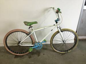 △岐阜発/SINGLE SPEED/ 26インチ/ 自転車/ BMX風/ 変速なし/サドル破れあり/走行確認/タイヤひび割れあり/現状品/s0.5/ R6.11/1△