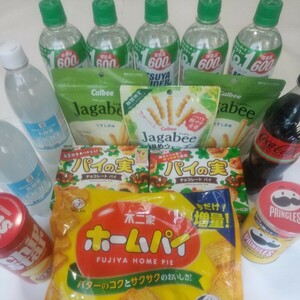 お菓子と炭酸飲料の詰め合わせ　レジャー、自宅用、お子様の楽しみ　ご自分用のお楽しみ用に!(*^^*)