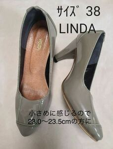 美品　LINDA パンプス 38 小さめ　本革　23.5cm 23.0cm グレージュカーキ　エナメルパンプス　くすみカラー　リンダ