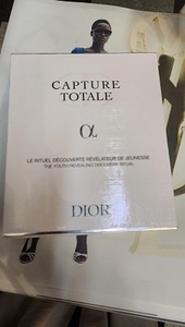 未使用　DIOR　CAPTURE TOTALE　【８９３３ー１ー２】