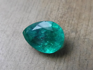 テリ綺麗★鑑別付　vivid green エメラルド　ペアシェイプ　約8ct　ルース　リングやペンダントに！