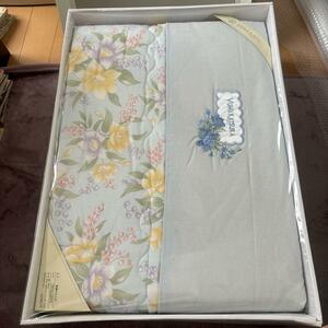 【未使用品】YUMI KATSURA　肌掛け布団　花柄　綿100%