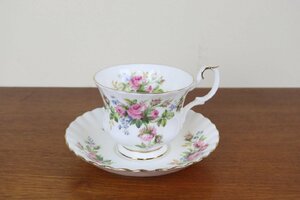 ロイヤルアルバート　モスローズ　デュオ　カップ＆ソーサー　薔薇　イギリス　ヴィンテージ　ROYAL ALBERT　MOSS ROSE　W23