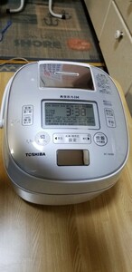 2019年製 東芝 真空圧力IH炊飯器 本かまど炊き RC-10VXN 5.5合炊き 真空保温40時間 グランホワイト色