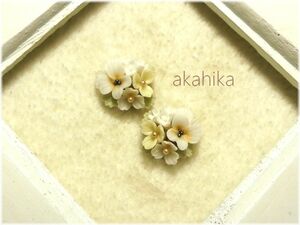 akahika*樹脂粘土花パーツ*左右対称ブーケ・ビオラと小花・ホワイト