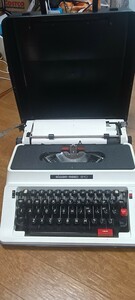 レトロタイプライター　Silver-Reed 810 日本製　キーボードにより動作するが詳細不明にてジャンク扱いとします