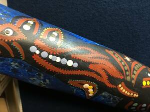 綺麗な鮮やか柄 模様 ディジュリドゥ オーストラリア アボリジニ 管楽器 楽器 大きな木製 民族楽器 無垢 サイケデリック 水彩画 木彫 彫刻