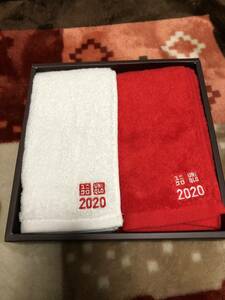 ユニクロ　2020　紅白タオル　ノベルティ