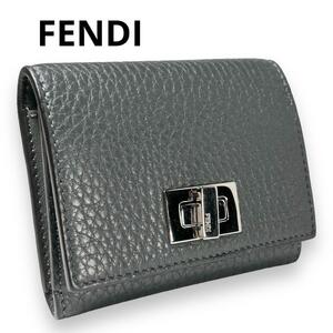 美品 FENDI フェンディ ピーカブー 名刺入れ カードケース 小銭入れ ターンロック 金具 レザー シボ革 ビジネス コンパクト グレー 