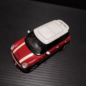 ● Maisto「1/36　ミニクーパー」MINI　ミニカー　プルバック　マイスト　赤白