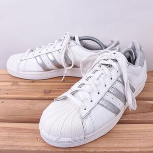 z5863 アディダス スーパースター US10 1/2 27.5cm/白 ホワイト 銀 シルバー adidas SUPERSTAR レディース スニーカー 中古