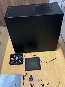 ミニタワー型PCケース Versa H17 