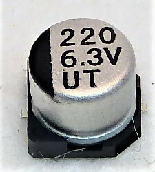 6.3ｖ220uf1個、導電性高分子アルミ固体電解コンデンサー