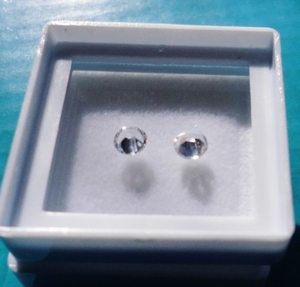 天然石☆ホワイト・ジルコン 0.7ct (2pcs ) ☆本物未使用 　□白ケース付