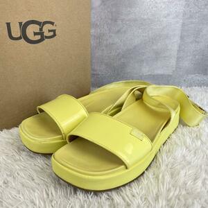 UGG レノックス　ストラップサンダル　バンド　25cmイエロー パテントレザー