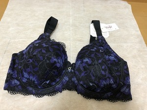 新品、Triumph【トリンプ】 のストーリーの黒色ブラ★C80★6710円→2480円即決★送料140円～フルカップブラ、ワイヤー入り 