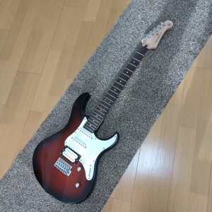 YAMAHA パシフィカ PAC112V エレキギター。