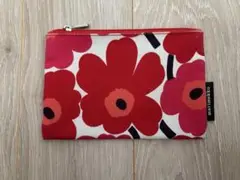 マリメッコ Marimekko 花　北欧　コスメ　レッド　赤　ポーチ