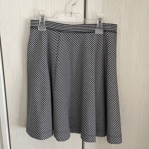 ★UNIQLO ユニクロ Aラインスカート フレアスカート ストライプ ウエストゴム 黒 ブラック Mサイズ