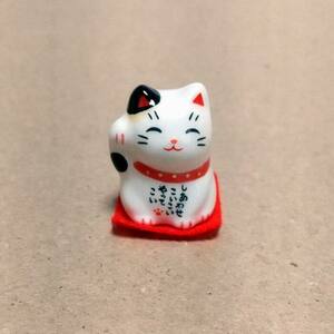 ミニ招き猫 A 高さ：約2.5cm 雑貨 置き物 [ 新品 ] 