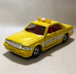 トミカ　トヨタ　クラウン　道路公団パトロールカー　No.28　ミニカー　TOMICA　同梱可 TOYOTA CROWN HIGH-WAY PUBLIC CO. (Mthre_ef)