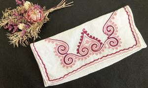 フランス　蚤の市　アンティーク　手刺繍　手縫い　ヴィンテージ　ハンドメイド　手仕事　カトラリーケース　愛らしいピンク色の刺繍
