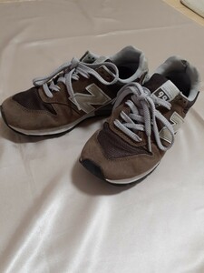 ★used　ニューバランス　new balance　スニーカー　23センチ