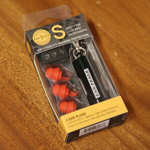 特価 新品 イアーピース EARPEACE Safety Ear Plugs Black ライブ用耳栓 ノイズ軽減 3種類同梱 映画鑑賞 イベント コンサートに