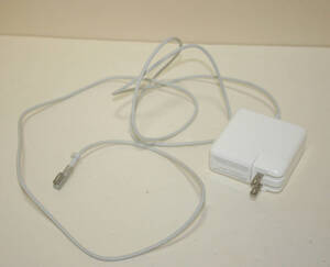 アップル レア 1743 USED 電源アダプター Apple Macbook Pro MagSafe 60W A1435 model LR56612