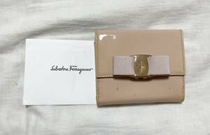 イタリア製　salvatore Ferragamo サルヴァトーレ・フェラガモ　リボン　財布