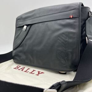 1円【極美品・現行に近い】バリー BALLY メンズ ショルダーバッグ メッセンジャー ビッグロゴ刻印 レザー 革 ブラック 黒 大容量