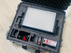 Aputure Nova P300c RGBWW LED ライト（ケース付き）