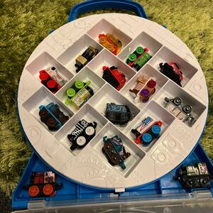 美品トーマス★Thomas★ミニチュア　連結できます　機関車トーマス