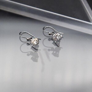 Vari モアサナイト 0.5ct　揺れる　フックピアス　サージカルステンレス