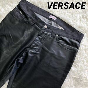 未使用級 XL位 ヴェルサーチ VERSACE ジーンズ パンツ デニム レザー 切替 インディゴ ロゴプレート 革タグ 黒 ブラック メンズ 35 