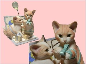 ★ かわいい猫ちゃん 置物 風船 贈り物 / 英国 カントリーアーティスト フィギュリン ビンテージ ネコ 子猫 リボン