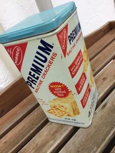 アメリカンヴィンテージ★NABISCO　PREMIUM　SALTINE CRACKERS　NEW　YORK★缶★プロカント★The　cracker with CRUNCH