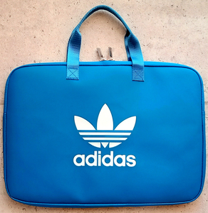 送料込み / adidas Originals / アディダス / ラップトップケース / ノートパソコン タブレット 収納 バッグ / ブルーバード / 未使用