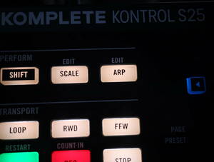 Native Instruments KOMPLETE KONTROL S25 動作チェック済み