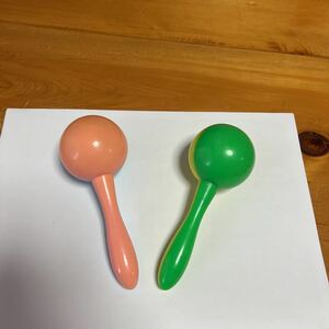 おもちゃ マラカス (黄 緑 & ピンク 青) 2個セット 鳴り物おもちゃ 楽器玩具 中古品 送料無料