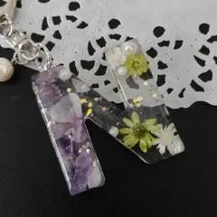 レジン　ストーンと星の花のイニシャルキーホルダー　アメジスト【087】