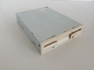 ジャンク　3.5インチ フロッピードライブ 34ピン 内蔵 FDD　tech media TFD-310 フラットケーブルタイプ 　デスクトップ 現状品 