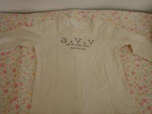 ☆男女兼用　a.v.v 　長袖Tシャツ　ホワイト系