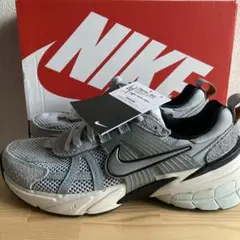 NIKE 新品スニーカー