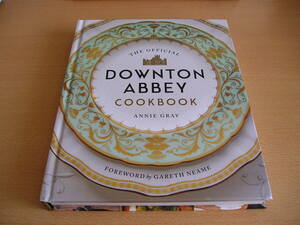 洋書・The Official Downton Abbey Cookbook・ダウントンアビーの料理とドラマを楽しむ本です